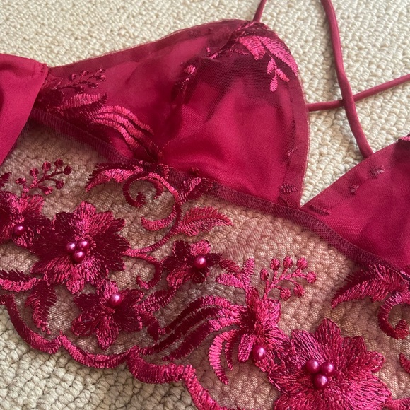 Lucy in the Sky Wine Embroidered Set - Picture 6 of 9